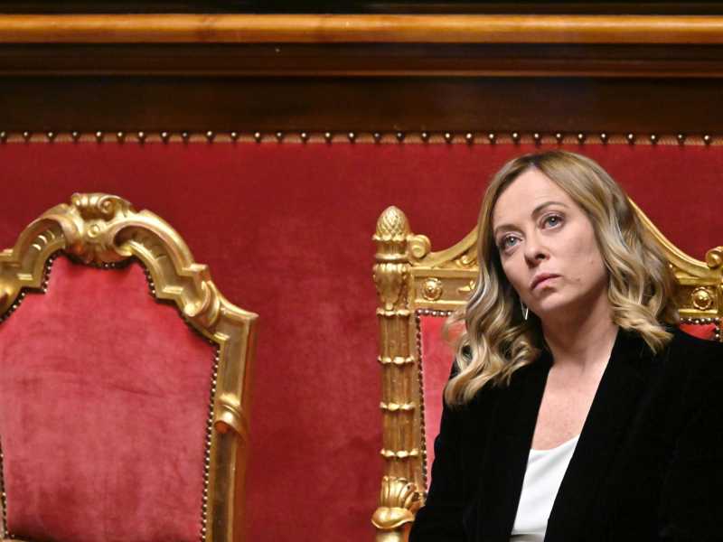 Putin e la guerra fredda di Salvini a Meloni: mentre lei è in Aula lui incontra i geologi