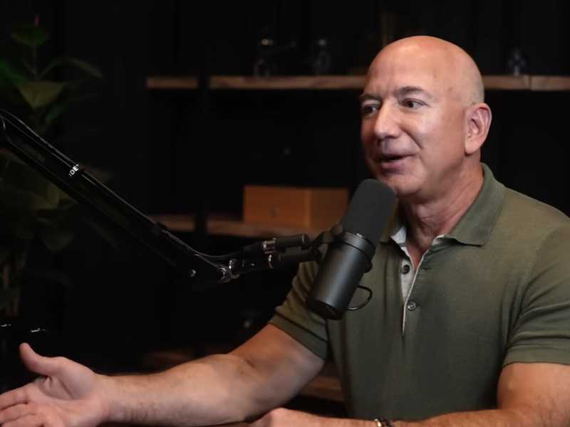  Il Ceo di Amazon Jeff Bezos nel podcast di Lex Friedman - screen da YouTube
