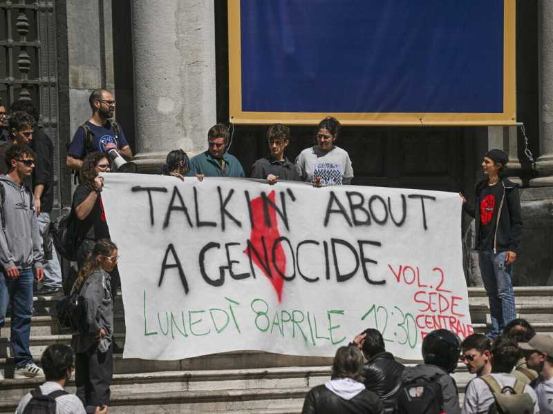 Gli studenti occupano il Rettorato della Federico II - foto Ansa