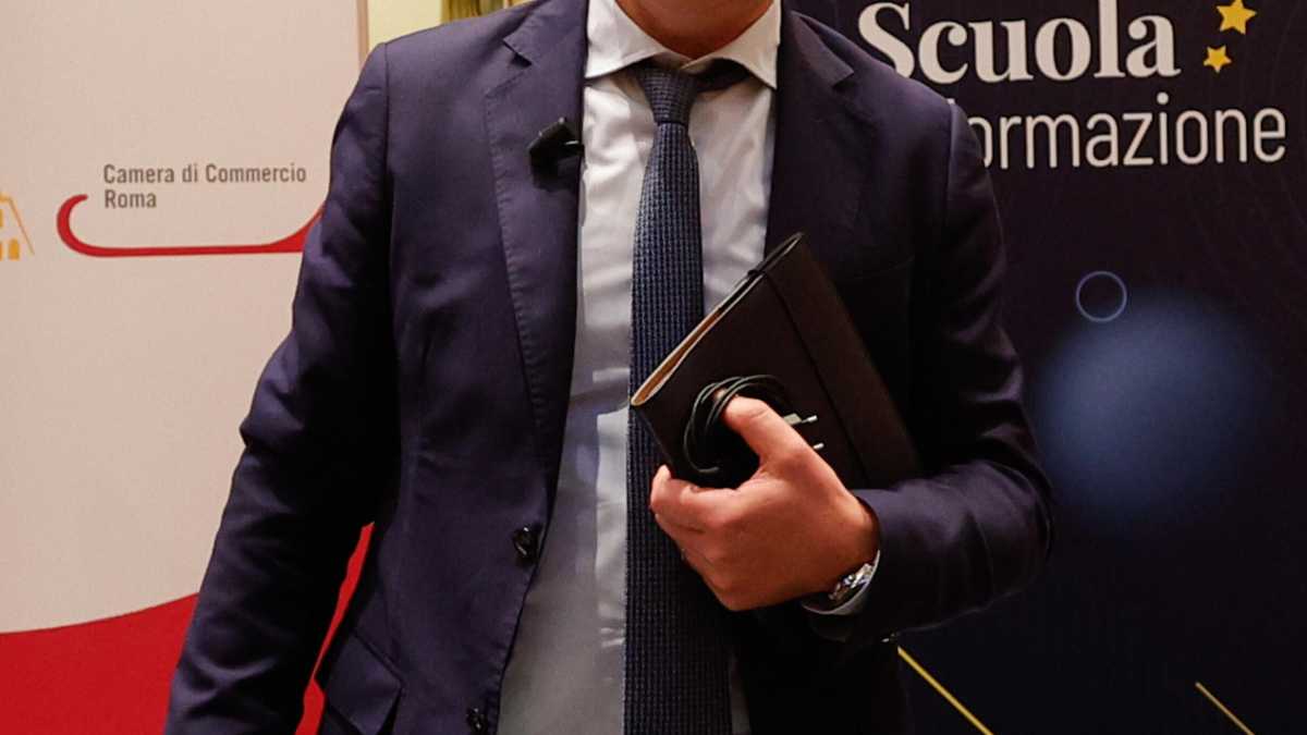 Immagine di Il poetico declinismo di Tridico