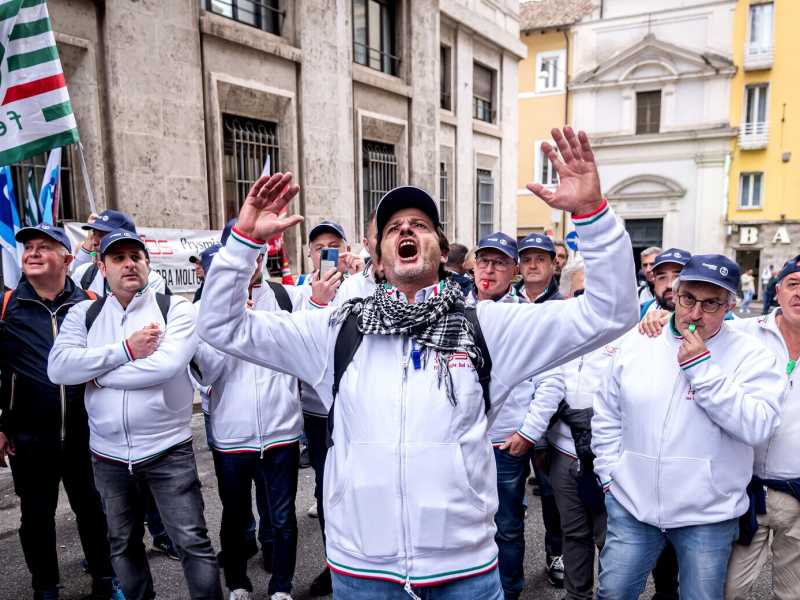  I lavoratori di Prysmian contro la chiusura dello stabilimento a Battipaglia - foto via Getty Images