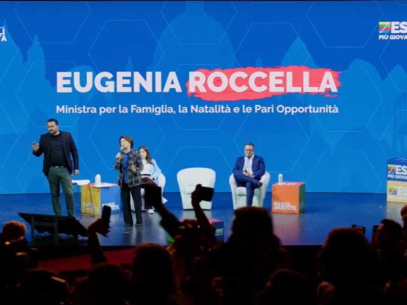 La ministra Roccella contestata agli Stati generali per la Natalità: salta l'intervento
