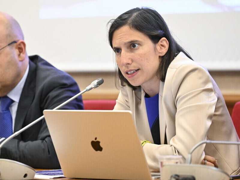 Tutti con Elly. In segreteria solo in tre non firmano i referendum della Cgil