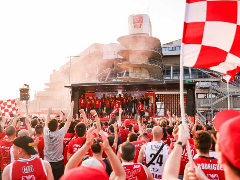 Tifosi dell'Olimpia Milano - foto LaPresse