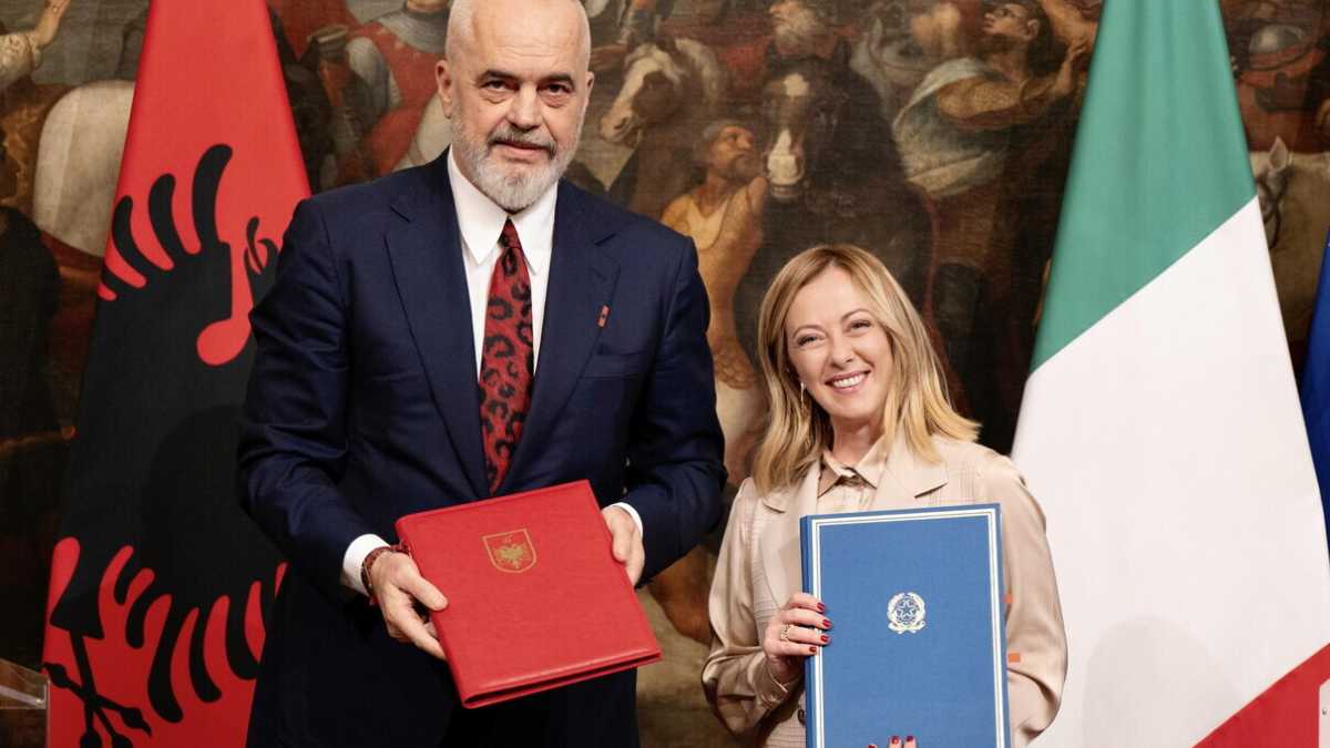 Immagine di Migranti in Albania: slitta il via ai centri. Il Viminale attende la Difesa