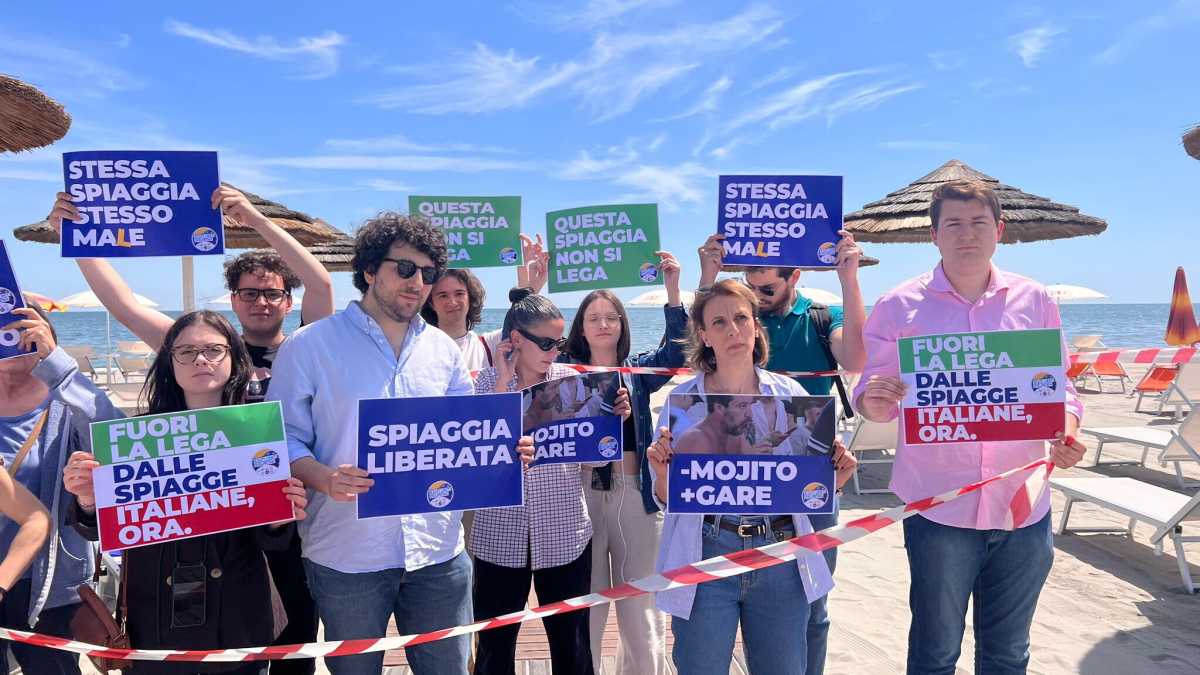Immagine di I radicali occupano il Papeete Beach: "Salvini difende gli interessi di pochi, via alle liberalizzazioni"