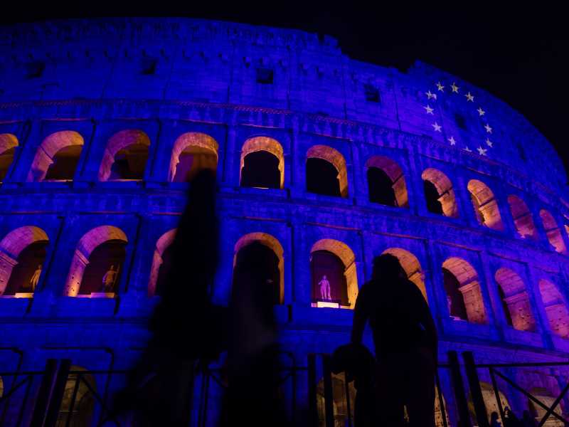 &nbsp;Bandiera europea nel Colosseo - foto via Getty Images