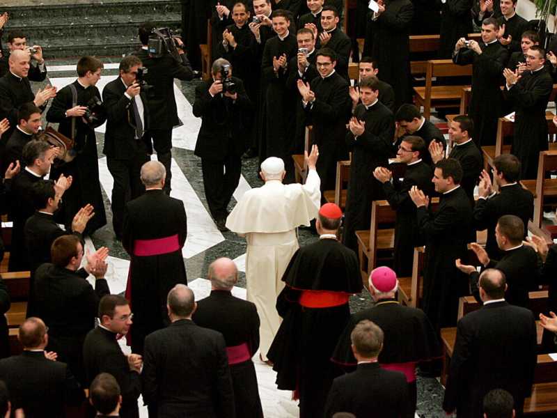 Dopo le parole del Papa si parla di tutto tranne che dei seminaristi seri ed eroici