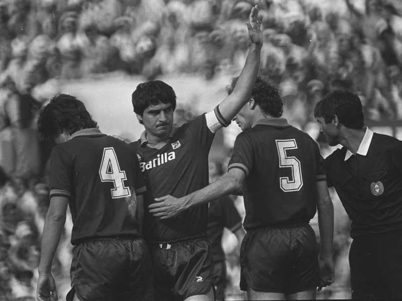 Agostino Di Bartolomei con al braccio la fascia di capitano (foto Ansa)&nbsp;<br />