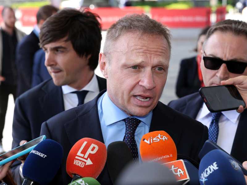 &nbsp;Paolo Signorelli, dietro a sinistra del ministro Francesco Lollobrigida - foto Ansa