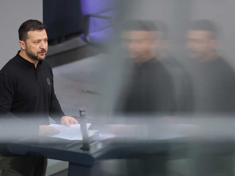 &nbsp;Volodymyr Zelensky nel Parlamento tedesco - foto via Getty Images