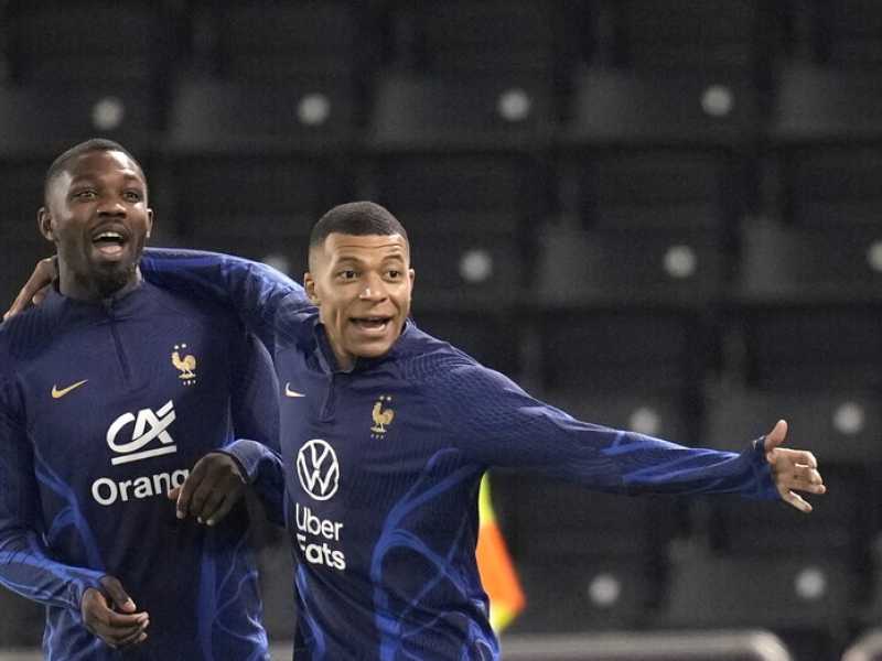 Kylian Mbappe e Marcus Thuram (AP Photo/Christophe Ena)&nbsp;<br />