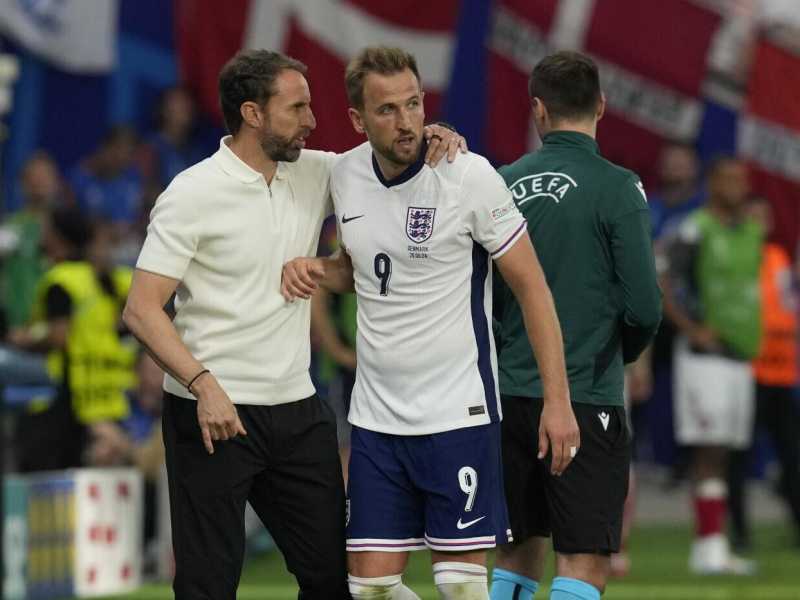 Harry Kane con il ct della Nazionale inglese&nbsp;Gareth Southgate (foto Ap, via LaPresse)
