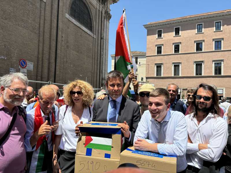 Il mesto ritorno di Dibba nel Palazzo: leader di un mini M5s vecchia maniera