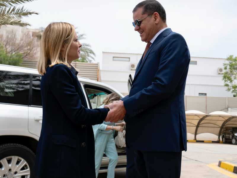 Giorgia Meloni con il presidente libico Abdulhamid Dabaiba (foto LaPresse)
