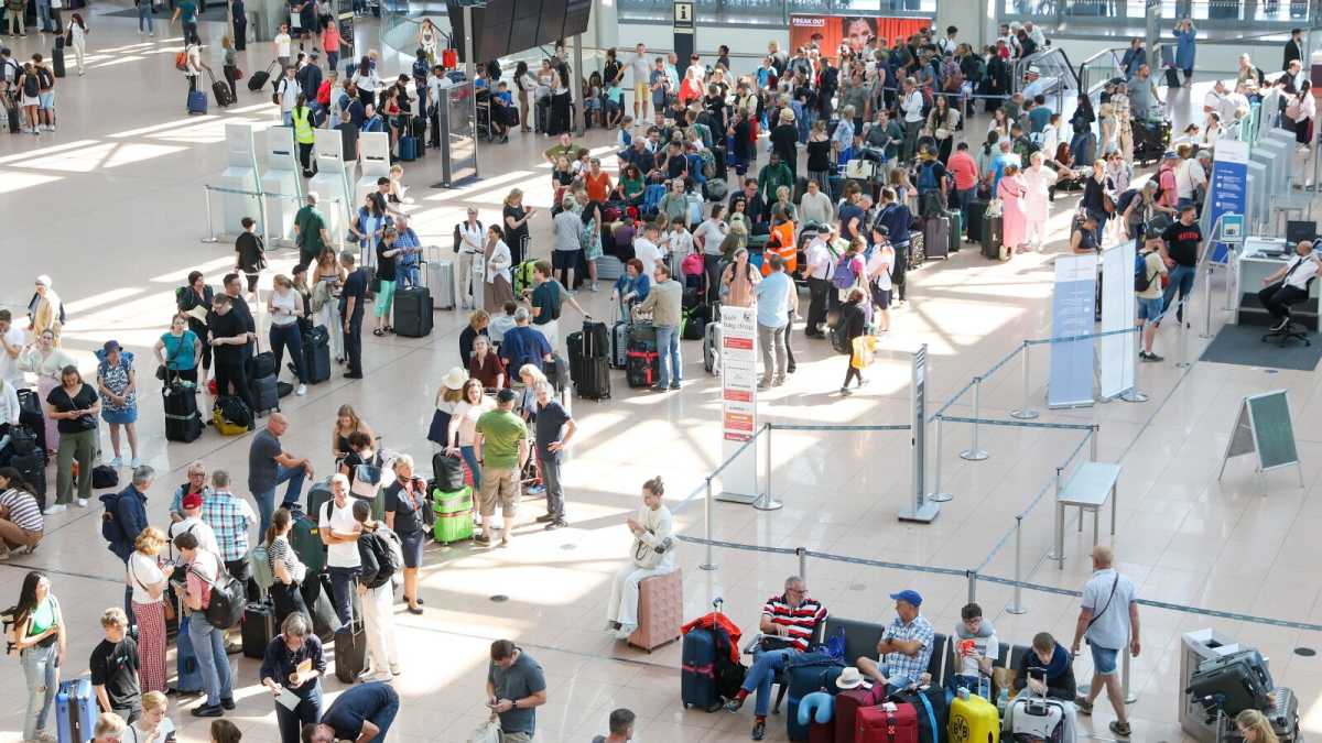 Immagine di Non solo treni fermi e aerei a terra. Così un bug ha mandato in tilt i computer di mezzo mondo