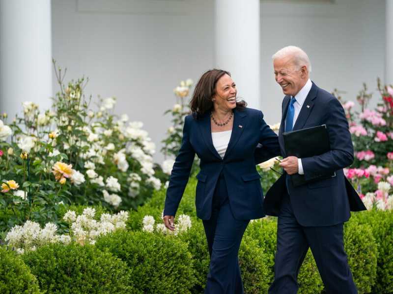 La lettera di Biden: "Mi ritiro nell'interesse del paese". E dà il suo appoggio a Harris