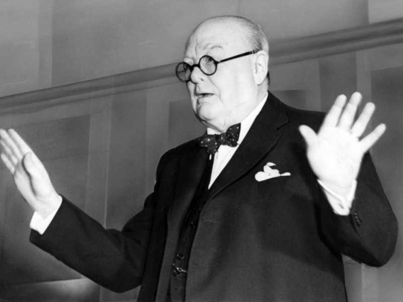 Una volta entrato a Downing Street, per prima cosa si occup&ograve; del fronte francese e vol&ograve; a Parigi dal primo ministro Paul Reynaud (foto LaPresse)&nbsp;<br />