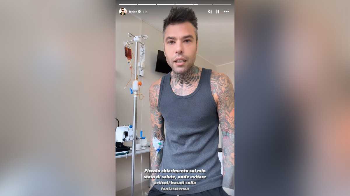 Immagine di Fedez dopo il ricovero: "Alcol e droghe? Ricostruzioni da fantascienza"