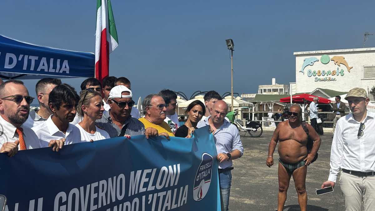 Immagine di FdI on the beach. La risposta all’estate di Schlein è un tour sulle spiagge per spiegare le riforme