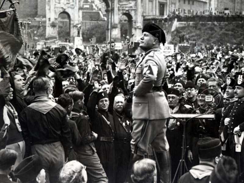 Il piccolo incubo del carnevale antifascista