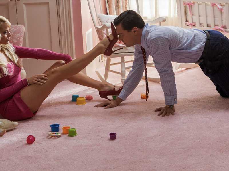 Margot Robbie e Leonardo Di Caprio in The Wolf of Wall Street, film del 2013 diretto e prodotto da Martin Scorsese&nbsp;<br />