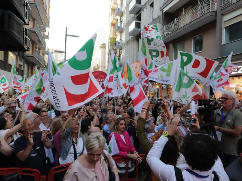  Una manifestazione del Pd a Bari - foto Ansa