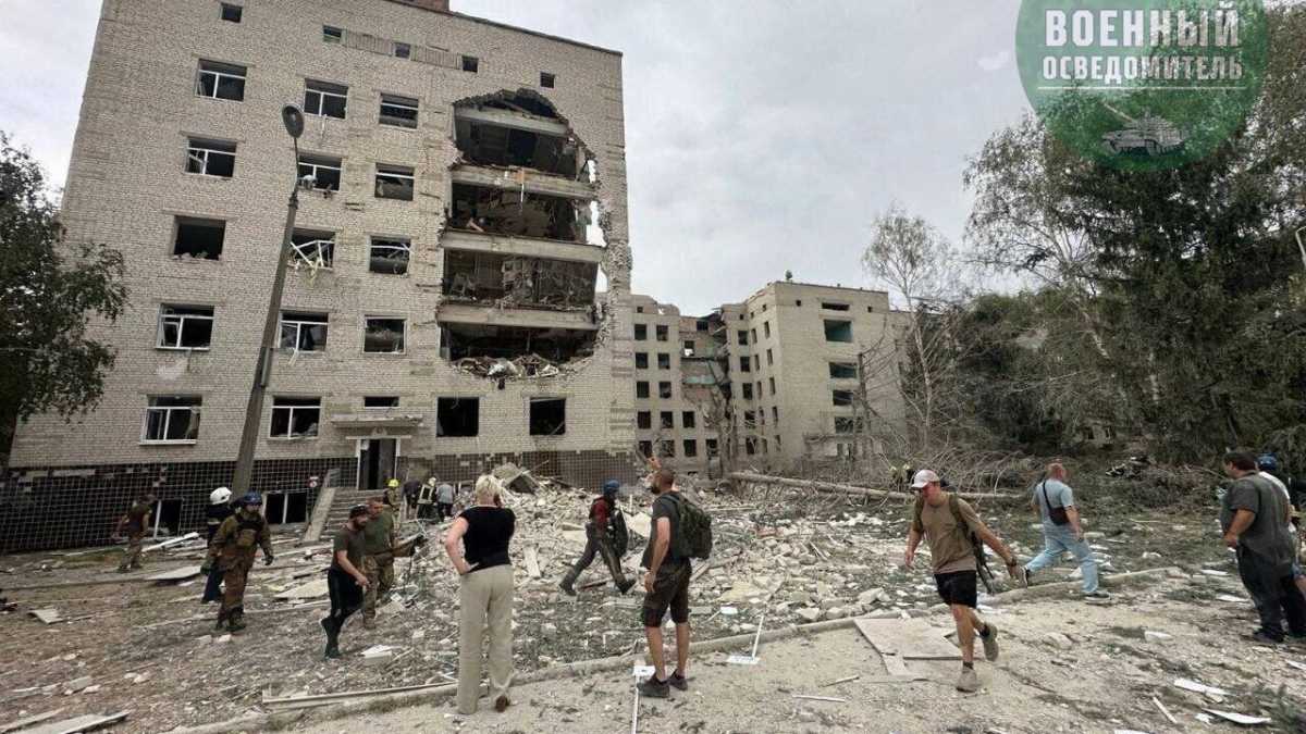 Immagine di Morti e feriti in un attacco russo a Poltava: due missili colpiscono una scuola e un ospedale
