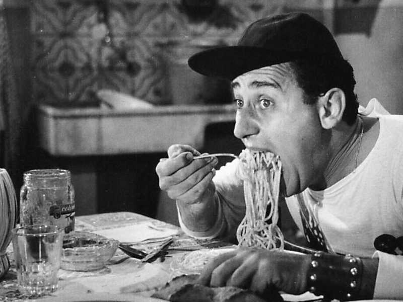 Una scena del Film "Un americano a Roma" con Alberto Sordi