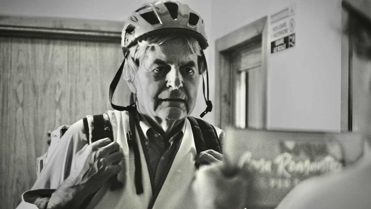 Immagine di Rider, prete e salumiere. Al cinema, Bersani funziona quasi meglio che in politica