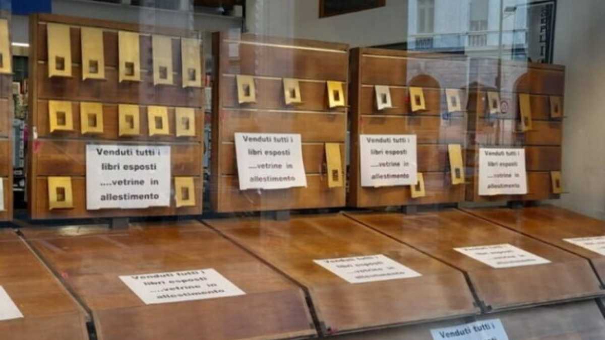 Immagine di Opposte anime gemelle della bibliomania