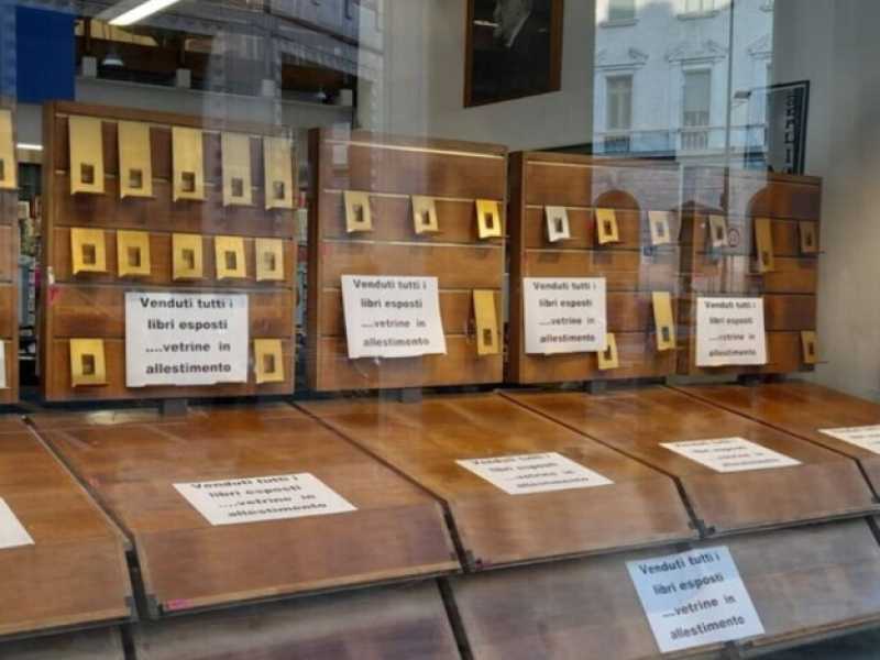 Foto dal profilo Instagram di Hoepli Libreria Milano