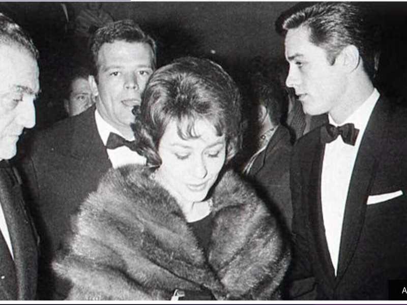 Da sinistra: Luchino Visconti, Renato Salvadori, Annie Girardot e Alain Delon alla presentazione di &ldquo;Rocco e i suoi fratelli&rdquo; alla Mostra del Cinema del 1960 (foto ANSA)