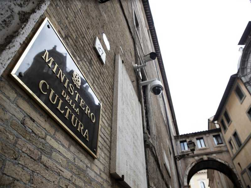 Il ministero della Cultura, un brutto anatroccolo di governo. Pochi soldi e molte ambizioni