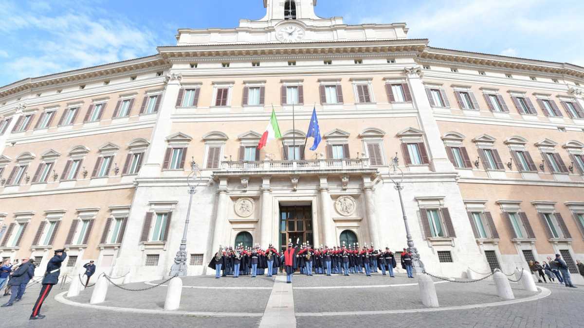 Immagine di La galassia degli intergruppi parlamentari: un'indagine