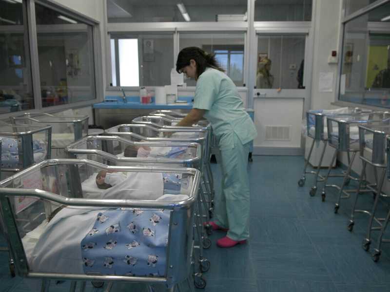 L’Italia è terzultima in Europa per tasso di fecondità, pari a 1,2 (foto LaPresse) <br />