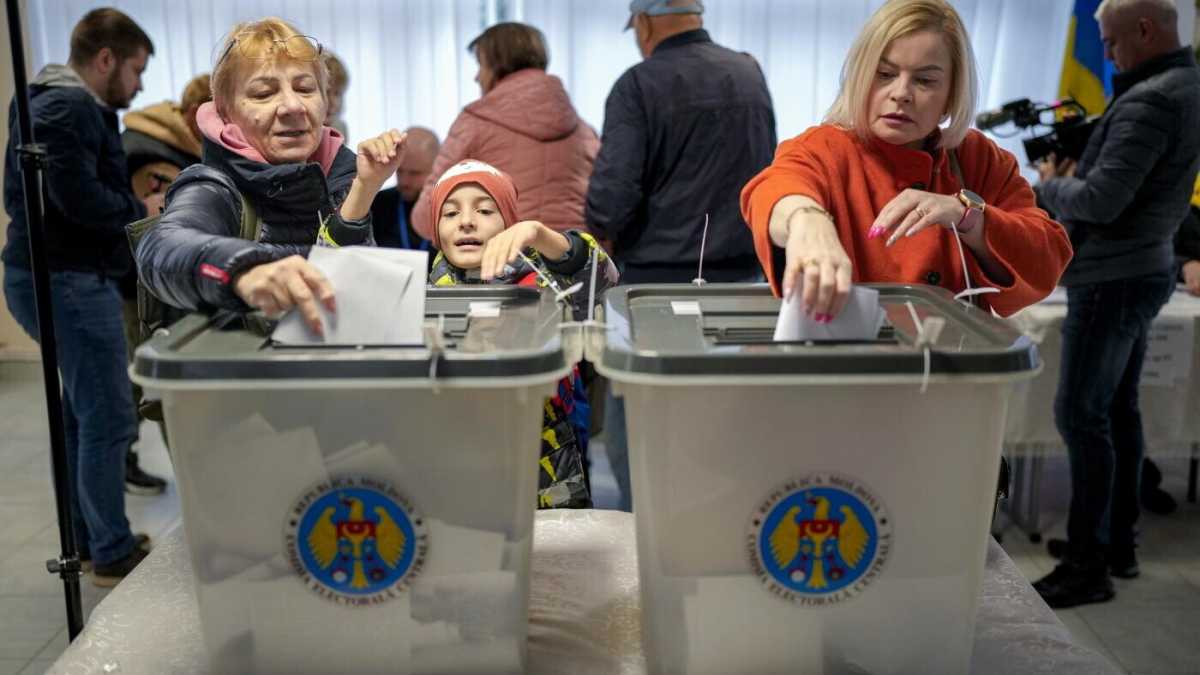Immagine di In Moldavia vince Sandu e il Sì al referendum sull'Ue