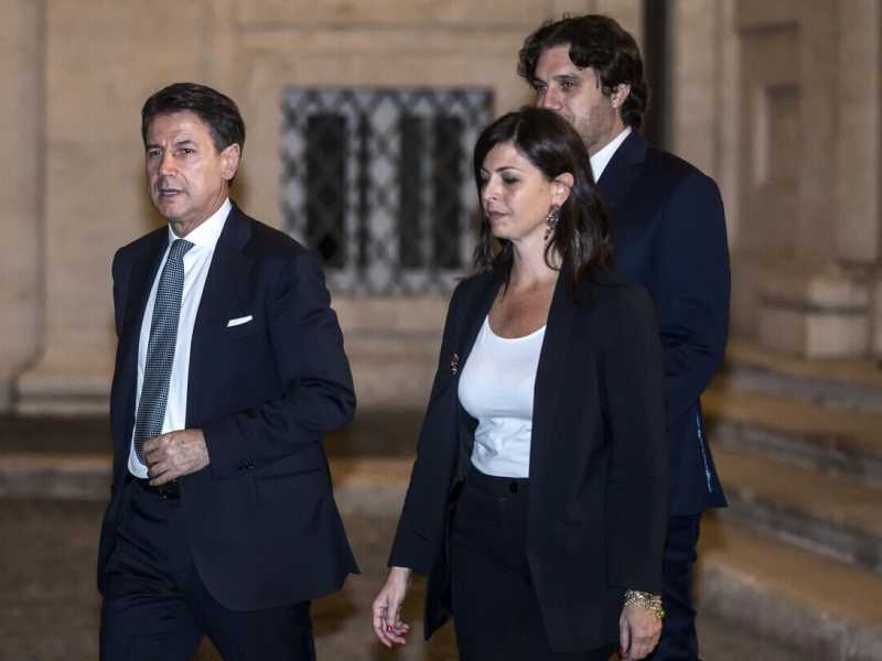 Il M5s dei “puri” fischietta sul grillino che in Rai ha provato a fare il furbetto