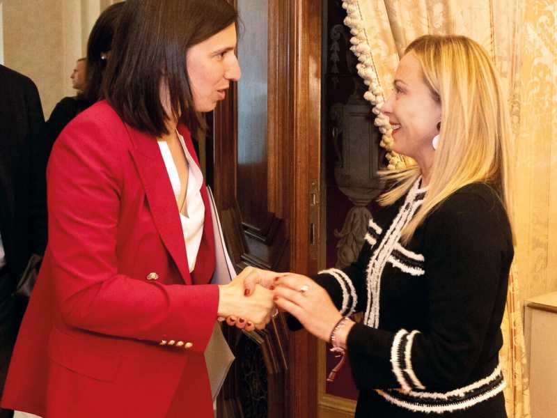 Schlein chiama Meloni per confermarle le indiscrezioni sull'Anci. I giochi Lega per Manfredi