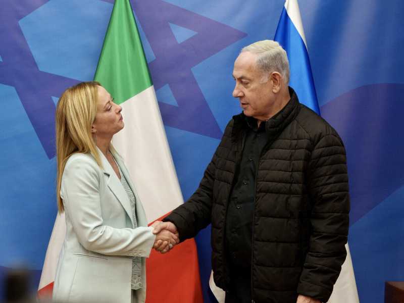 Netanyahu, il governo mena il can per l'Aja. Crosetto: "Sentenza da eseguire". Tajani cauto, Salvini attacca