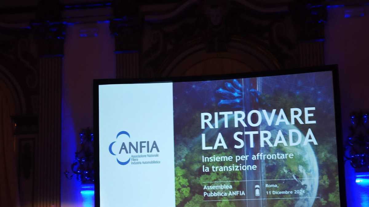 Immagine di Incognita Stellantis, crollo della produzione e regole da rivedere: l'Automotive scommette su Urso