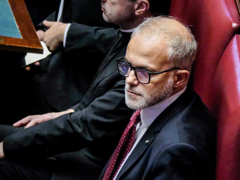 San Ruffini delle uscite: le dimissioni negoziate con Giorgetti e l'idea delle primarie di centro