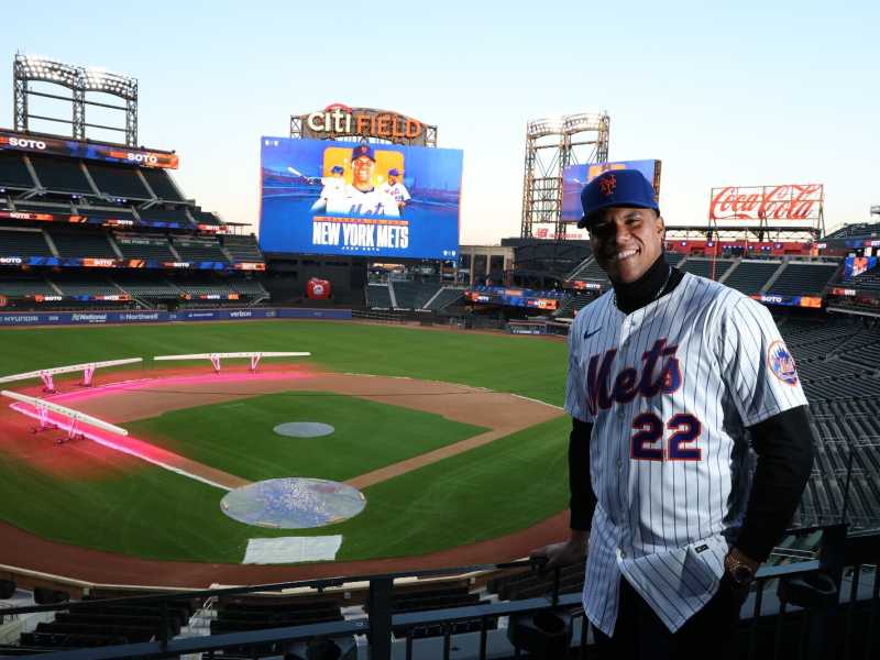 <span style="font-family: Arial, Verdana, sans-serif; font-size: 12px;">Juan Soto con la nuova divisa al Citi Field il 12 dicembre 2024 (Foto di Al Bello/Getty Images)</span>