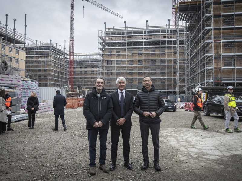 Fontana e Sala con il ministro Abodi in visita al cantiere del villaggio Olimpico allo scalo di Porta Romana a Milano (LaPresse)&nbsp;<br />