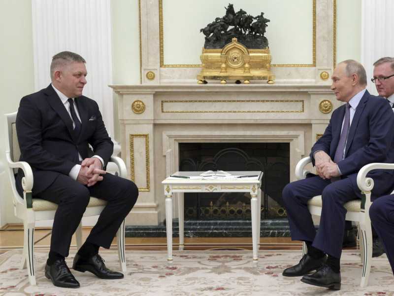 Putin con il premier slovacco Fico a Mosca (LaPresse)&nbsp;<br />