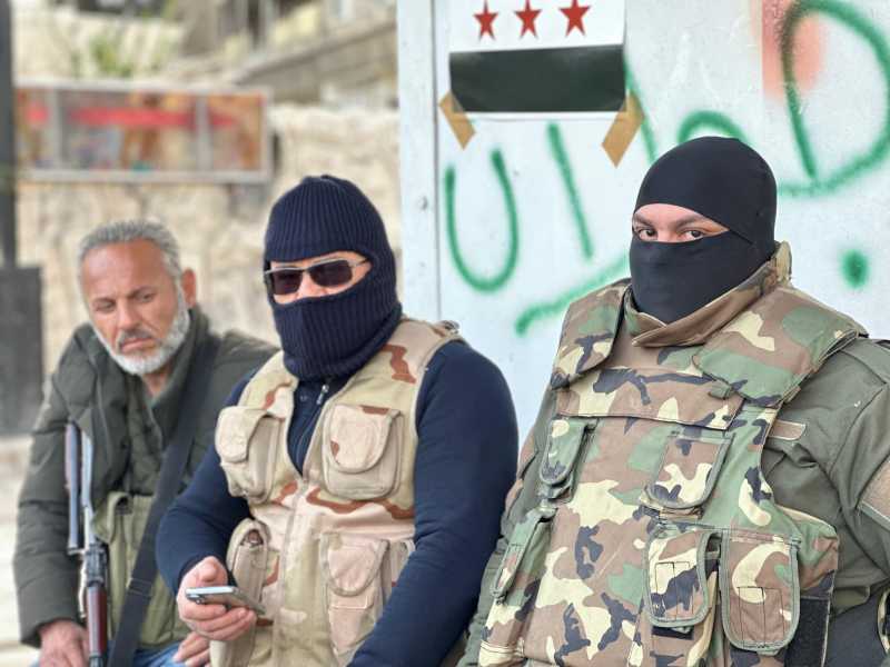 Militari Hts all’ingresso di Mazzeh 86 (foto di Luca Gambardella)<div> </div><br />