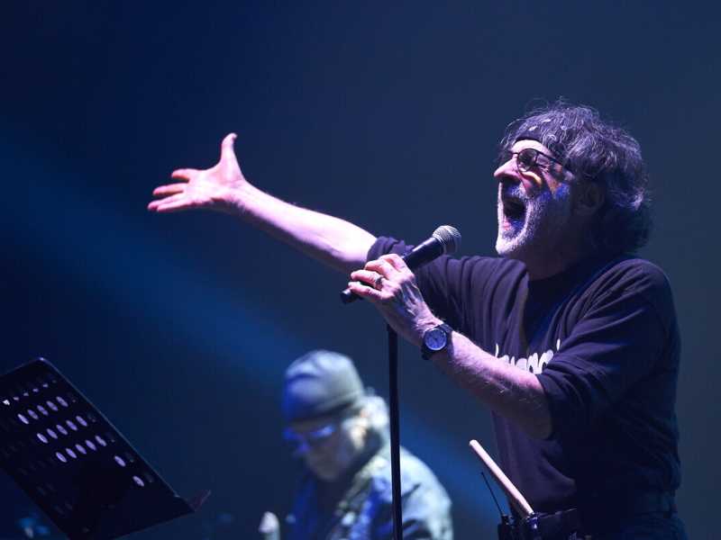 Franz Di Ciccio durante un concerto della PFM al Teatro Augusteo di Napoli (Emanuele Sessa via Getty Images)&nbsp;<br />
