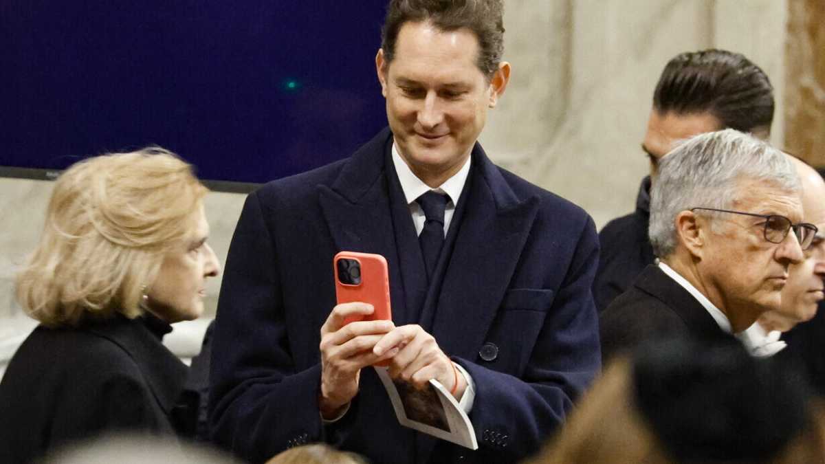 Immagine di Stellantis dà un bel milione a Trump, e Rep. muta