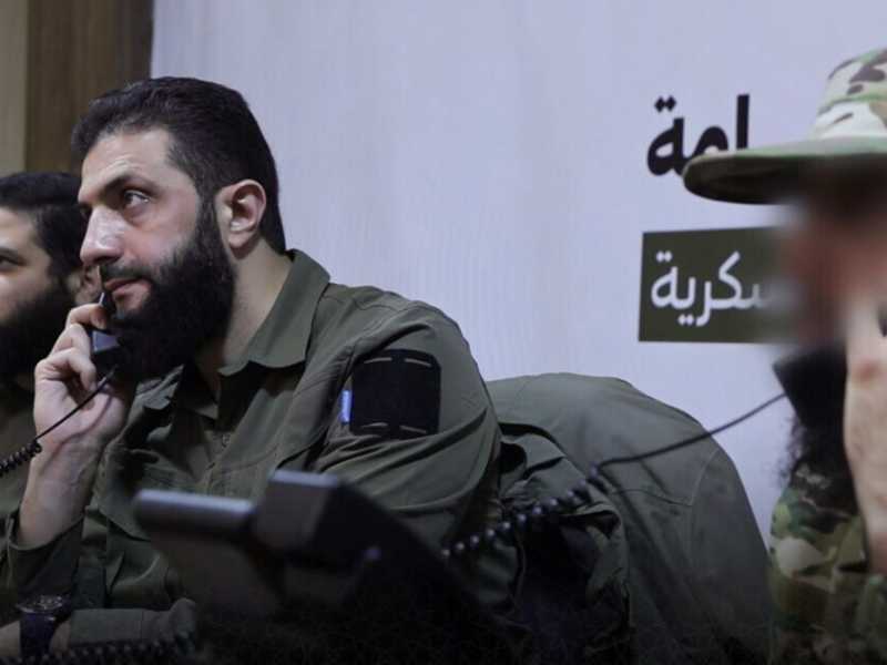Abu Muhammad al Julani nell'operation room monitora l'attacco su Aleppo 