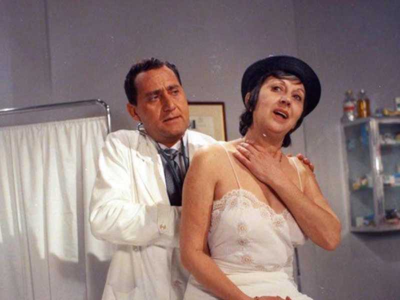  Alberto Sordi è il dottor Tersilli ne “Il medico della mutua” di Luigi Zampa, 1968 (foto Olycom)